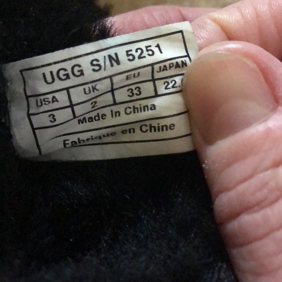 EUC Girls black size 3 UGG Australia shortie boots - Picture 6 of 6